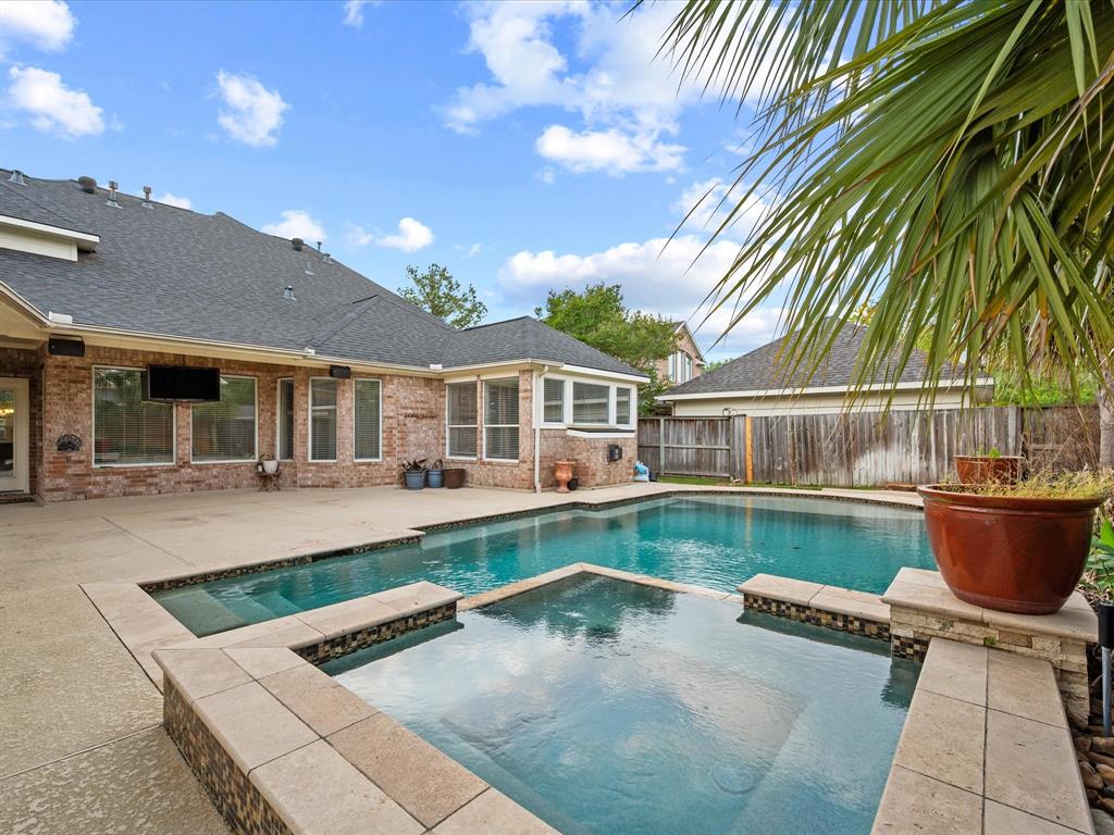 10218 Earlington Manor Drive, Spring, Texas image 40