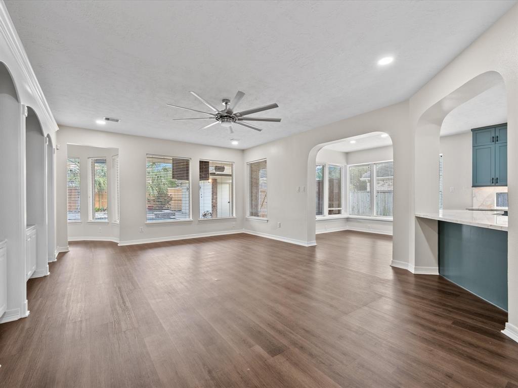 10218 Earlington Manor Drive, Spring, Texas image 13