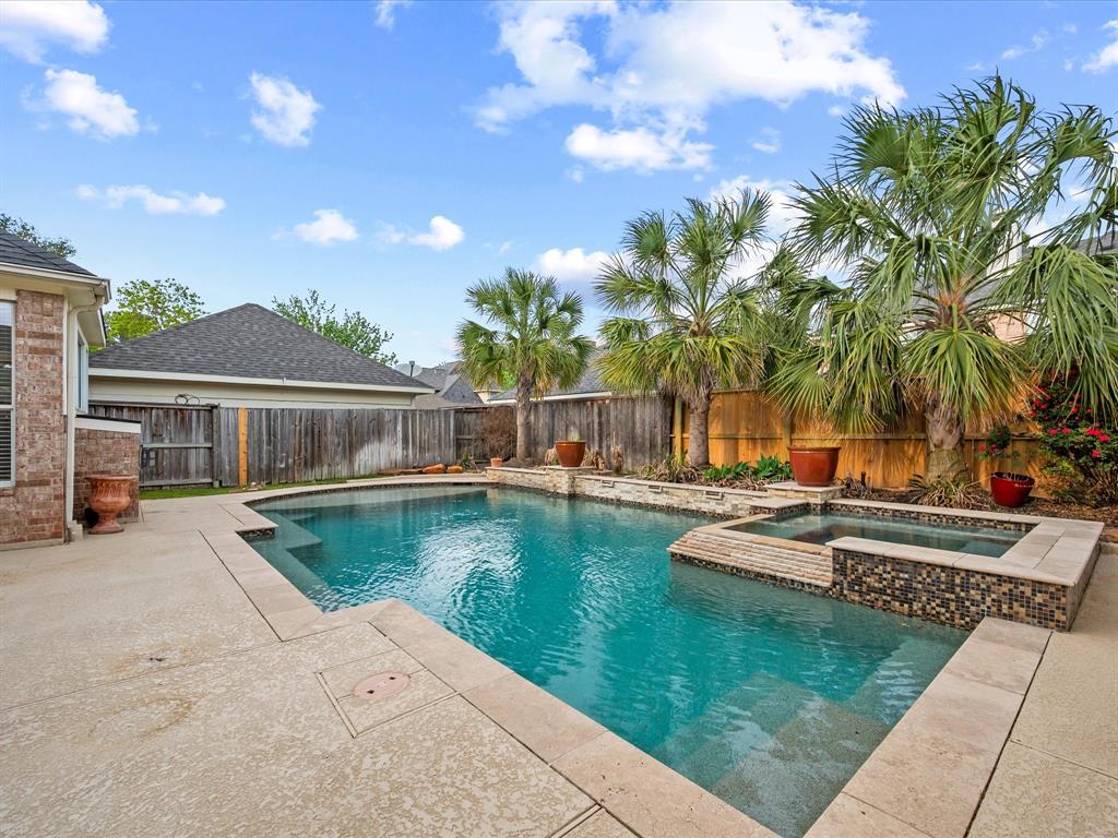 10218 Earlington Manor Drive, Spring, Texas image 38