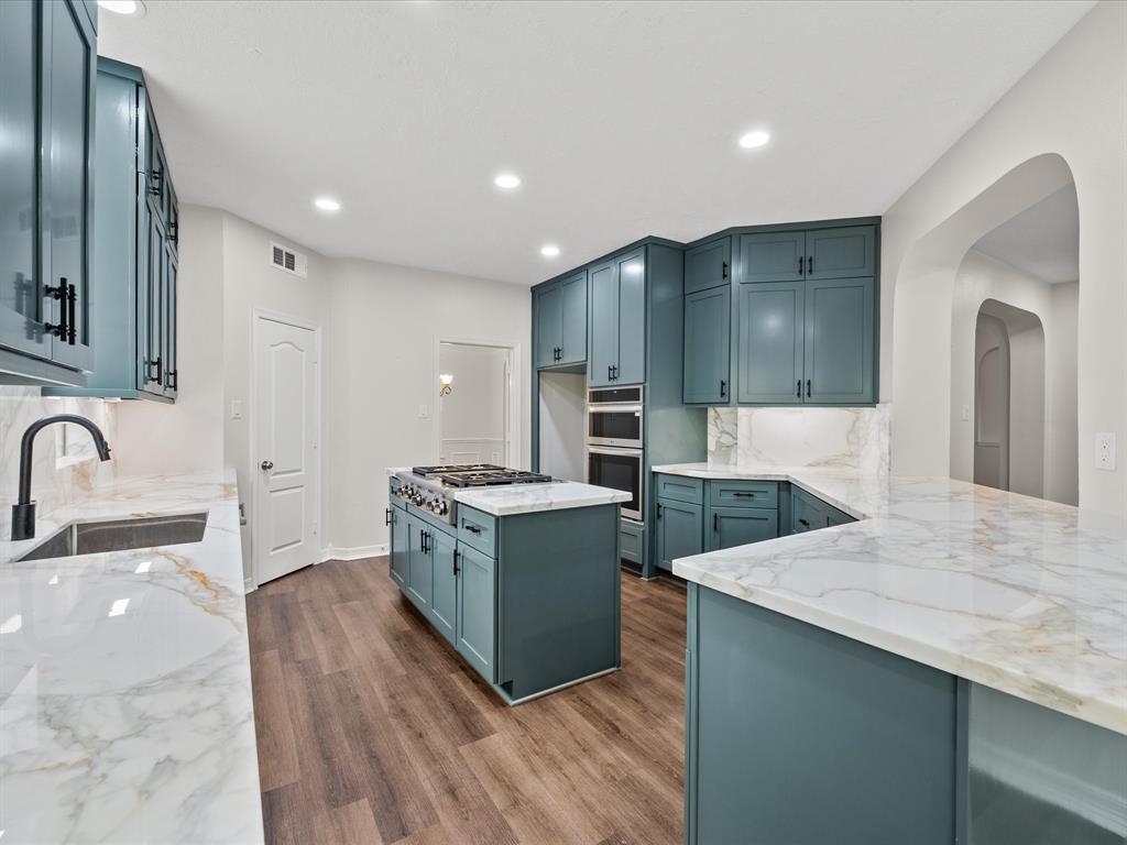 10218 Earlington Manor Drive, Spring, Texas image 9