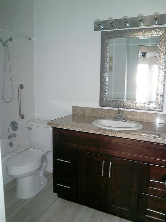 3005 Walnut Bend Lane #26, Houston, Texas image 21