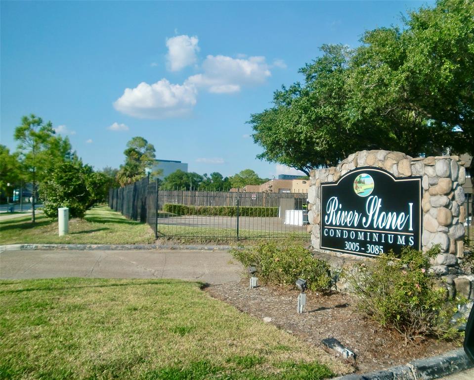 3005 Walnut Bend Lane #26, Houston, Texas image 2