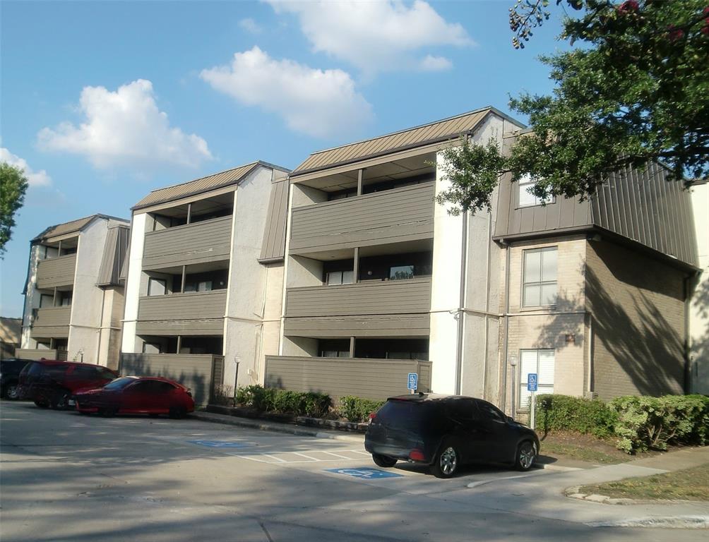 3005 Walnut Bend Lane #26, Houston, Texas image 3