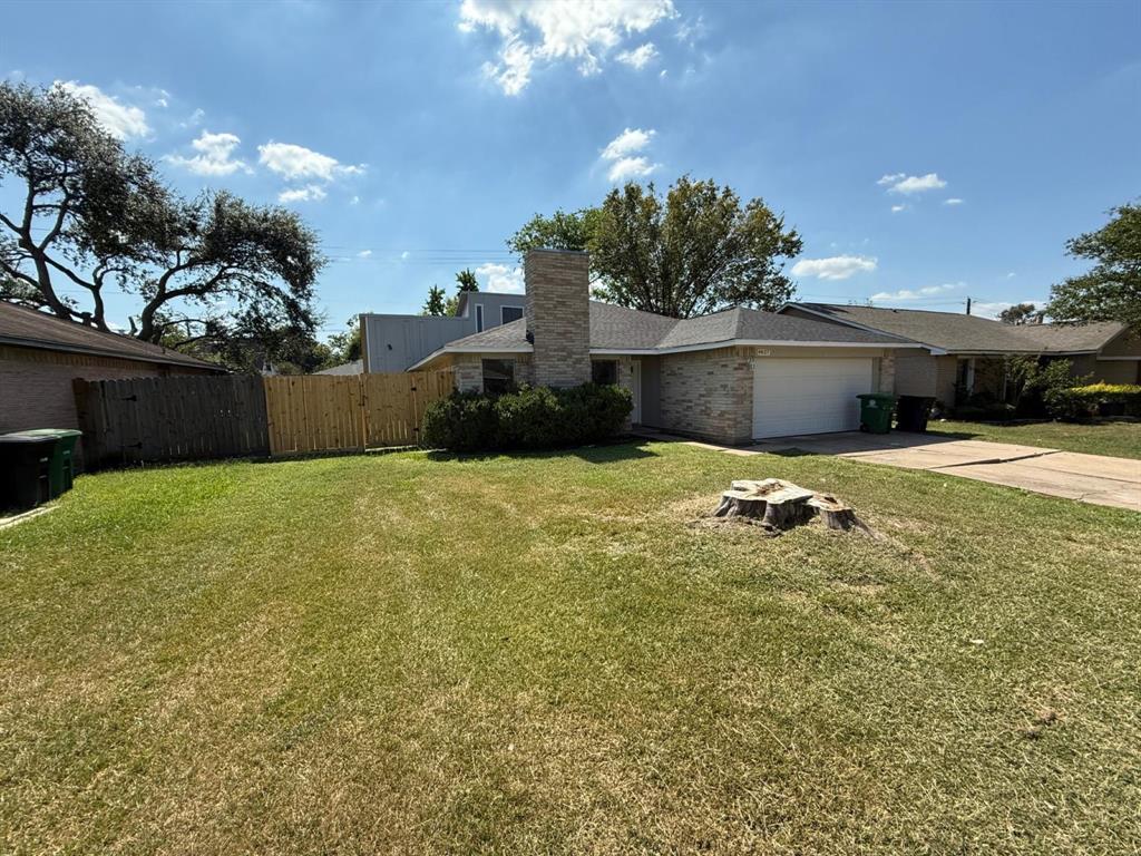 6627 Villarreal Drive, Houston, Texas image 2