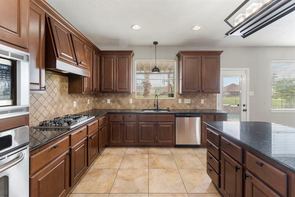 4623 Countrymeadows Drive, Spring, Texas image 16
