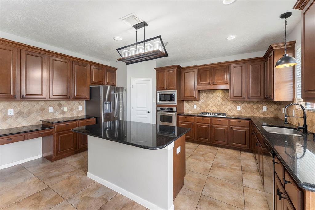 4623 Countrymeadows Drive, Spring, Texas image 17