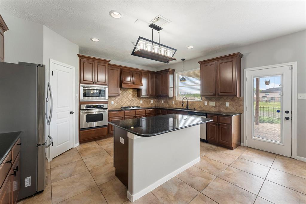 4623 Countrymeadows Drive, Spring, Texas image 15