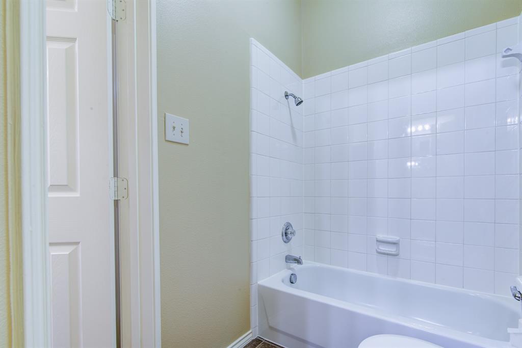 421 Laddingford Lane, League City, Texas image 36