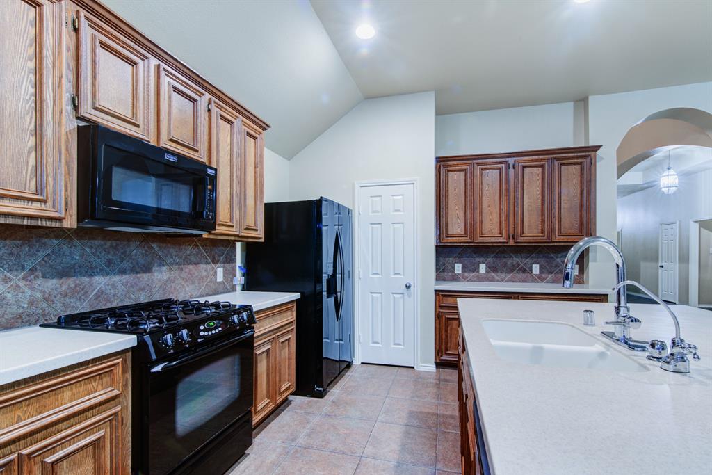 421 Laddingford Lane, League City, Texas image 9