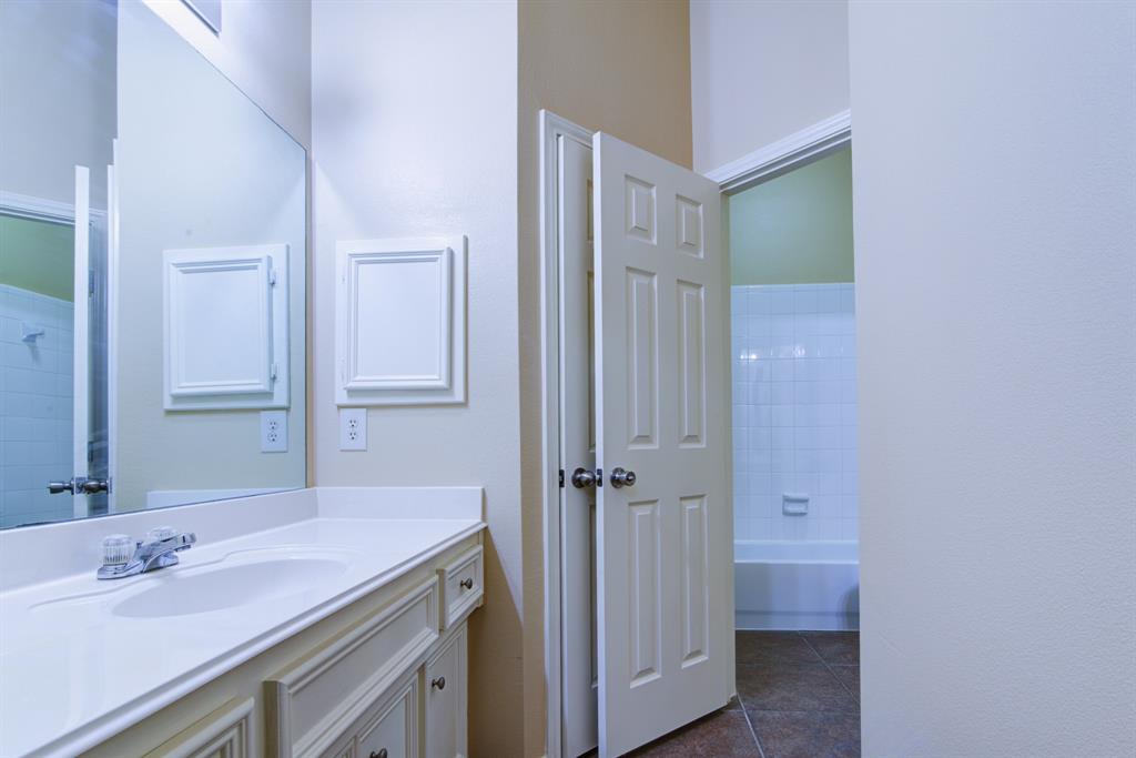 421 Laddingford Lane, League City, Texas image 34