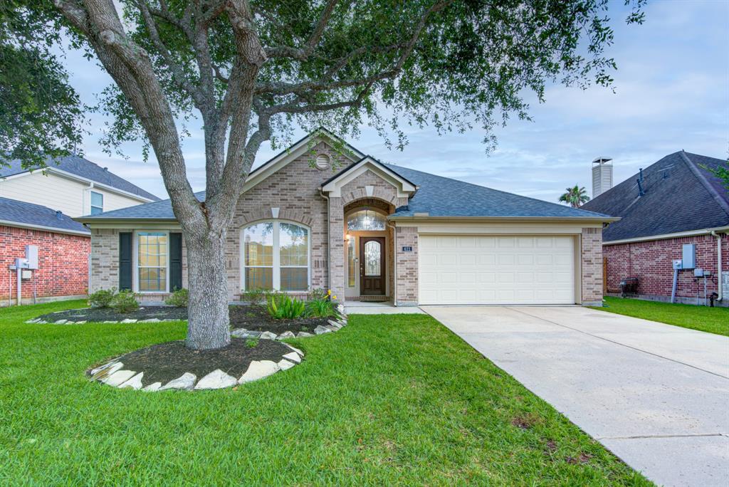 421 Laddingford Lane, League City, Texas image 1