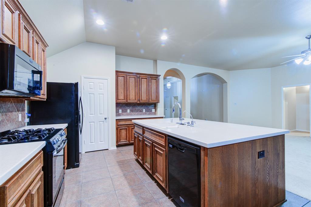 421 Laddingford Lane, League City, Texas image 8