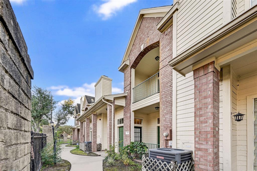 2710 Grants Lake Boulevard #T7, Sugar Land, Texas image 2