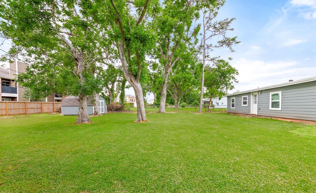 139 Holly Street, Lake Jackson, Texas image 25