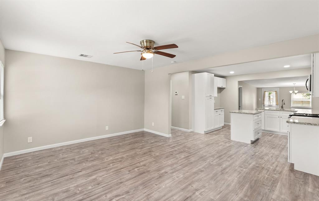139 Holly Street, Lake Jackson, Texas image 3