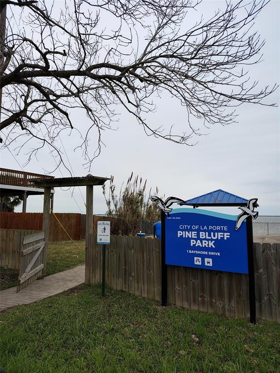 125 Bay Shore Drive, La Porte, Texas image 2