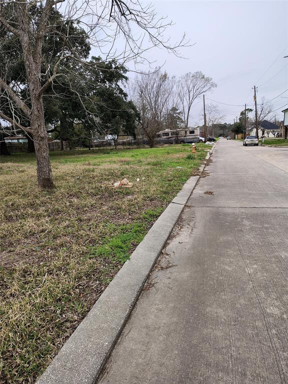 125 Bay Shore Drive, La Porte, Texas image 5