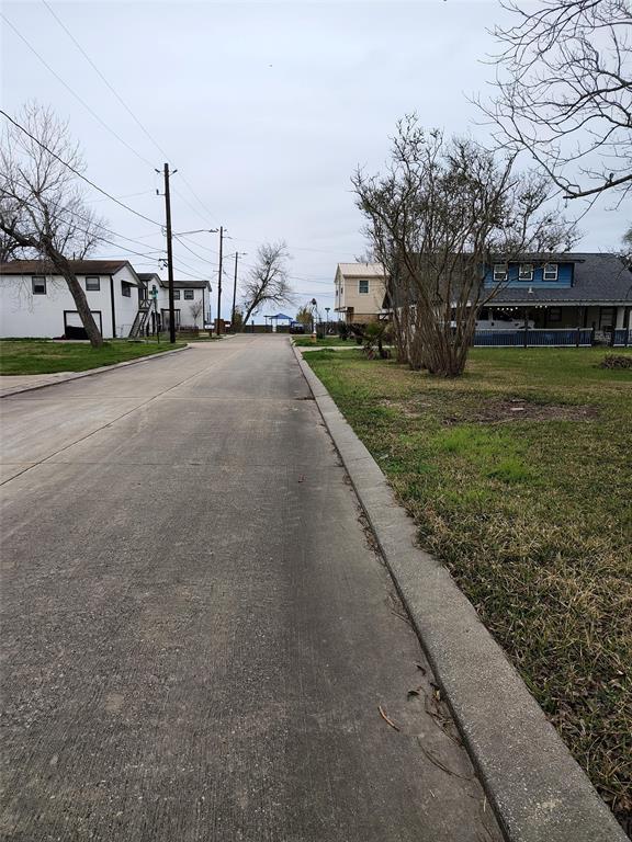 125 Bay Shore Drive, La Porte, Texas image 4