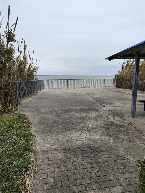125 Bay Shore Drive, La Porte, Texas image 3