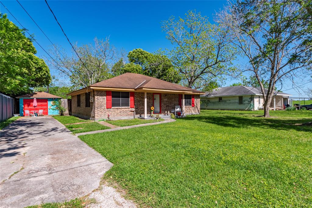 4811 1st Street, Bacliff, Texas image 2