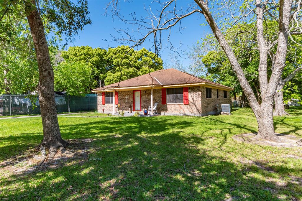 4811 1st Street, Bacliff, Texas image 3