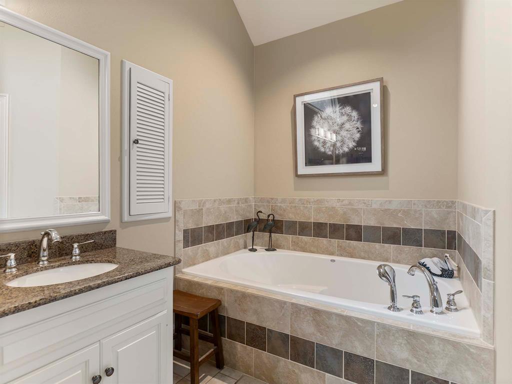 2800 Hillcrest Drive, Bay City, Texas image 34