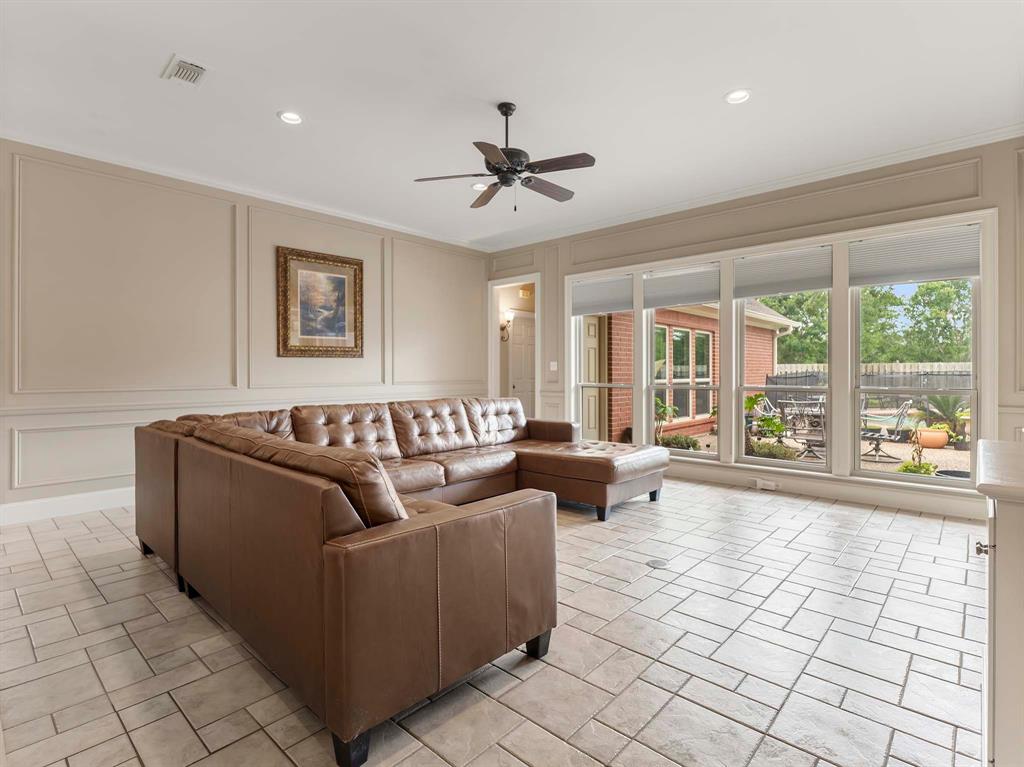 2800 Hillcrest Drive, Bay City, Texas image 17
