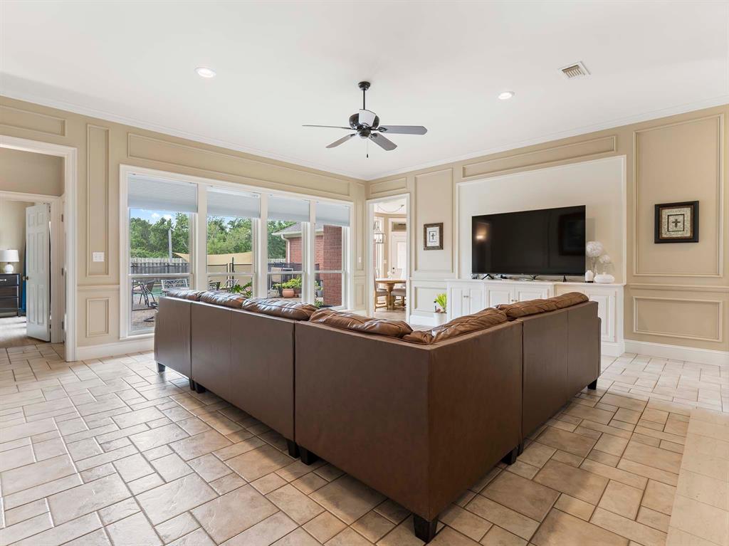 2800 Hillcrest Drive, Bay City, Texas image 18
