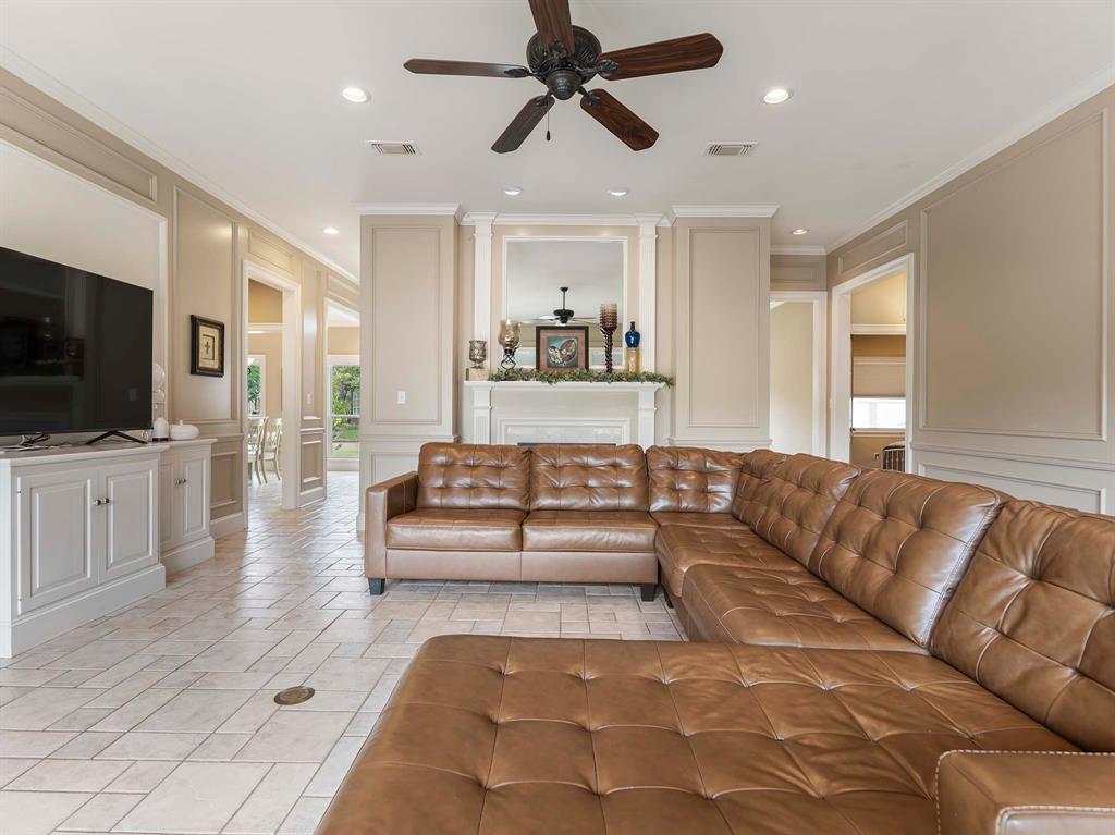 2800 Hillcrest Drive, Bay City, Texas image 15