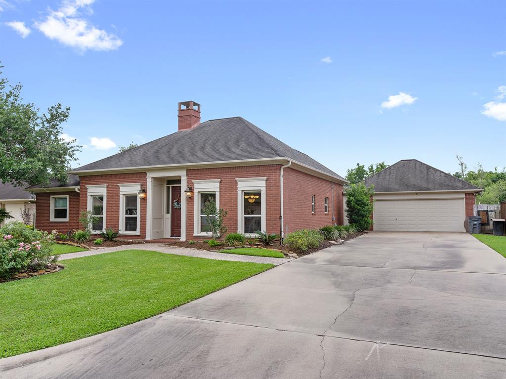 2800 Hillcrest Drive, Bay City, Texas image 2
