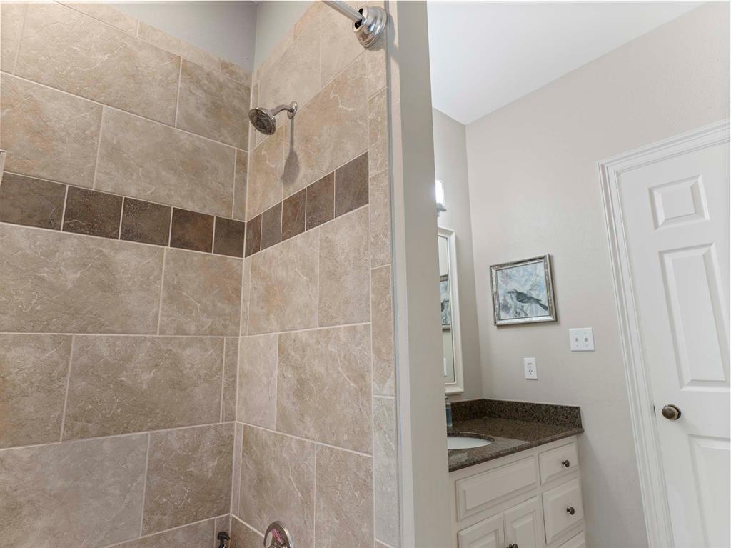 2800 Hillcrest Drive, Bay City, Texas image 26