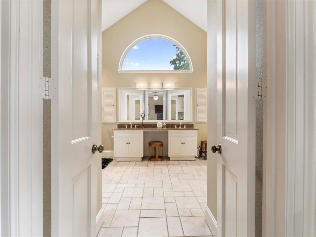 2800 Hillcrest Drive, Bay City, Texas image 32