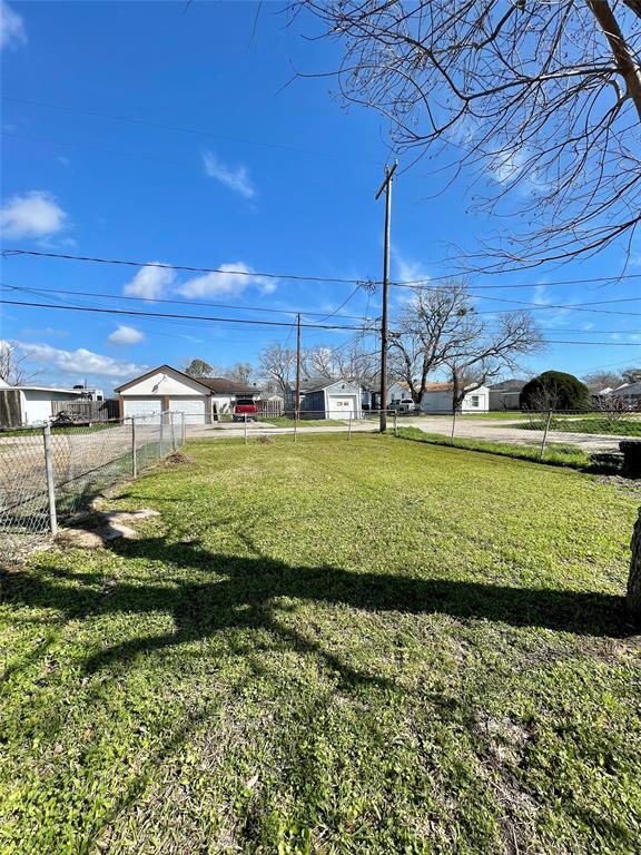 1526 W 8th Street, Freeport, Texas image 32