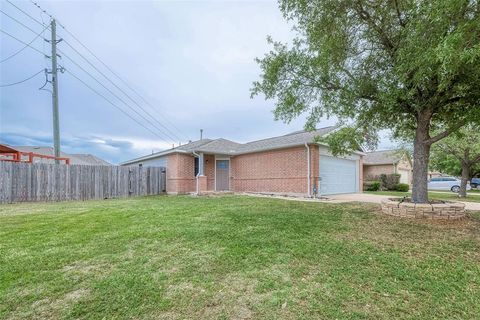 Single Family Residence in Cypress TX 10811 Barker Gate Court.jpg