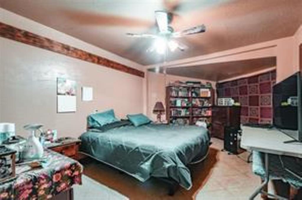 800 Oak St Street, Anahuac, Texas image 12