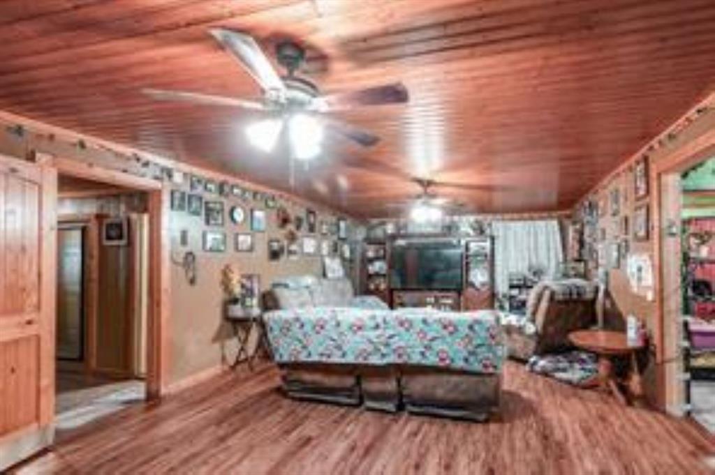 800 Oak St Street, Anahuac, Texas image 11