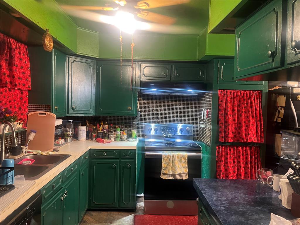 800 Oak St Street, Anahuac, Texas image 17