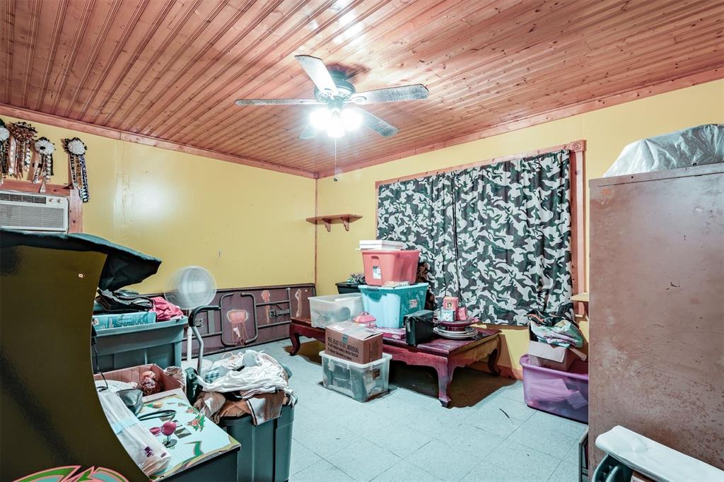 800 Oak St Street, Anahuac, Texas image 13