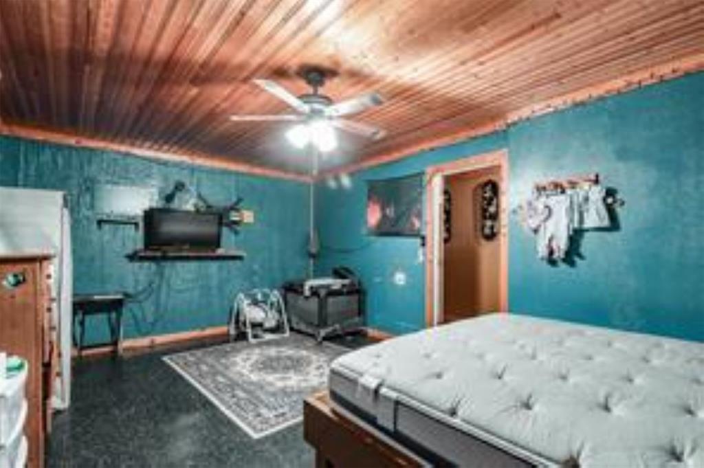800 Oak St Street, Anahuac, Texas image 14