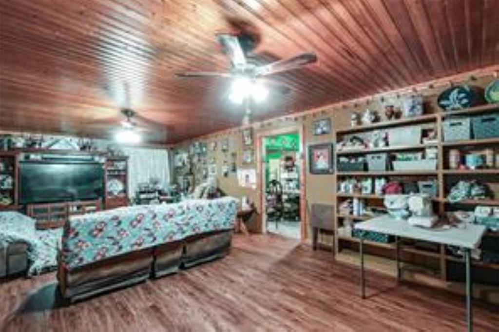 800 Oak St Street, Anahuac, Texas image 10
