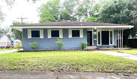 Photo of 2325 Oaklawn Drive, Port Arthur, TX 77642 (MLS # 62861704)