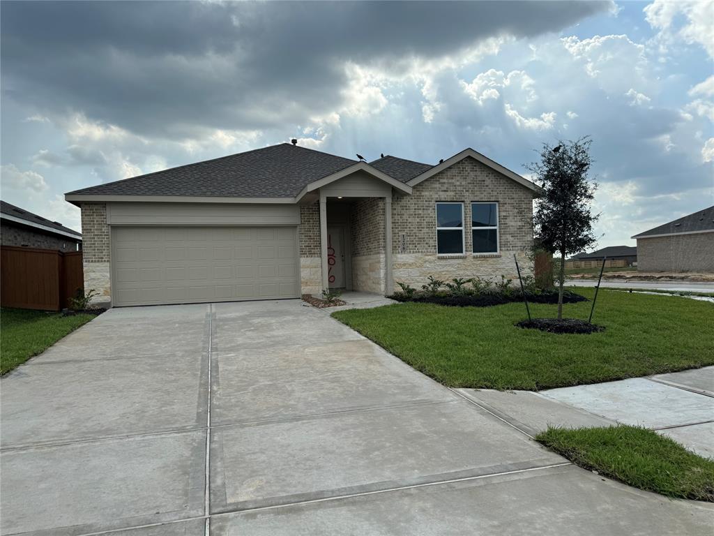 1206 Shady Pines Drive, Beasley, Texas image 1