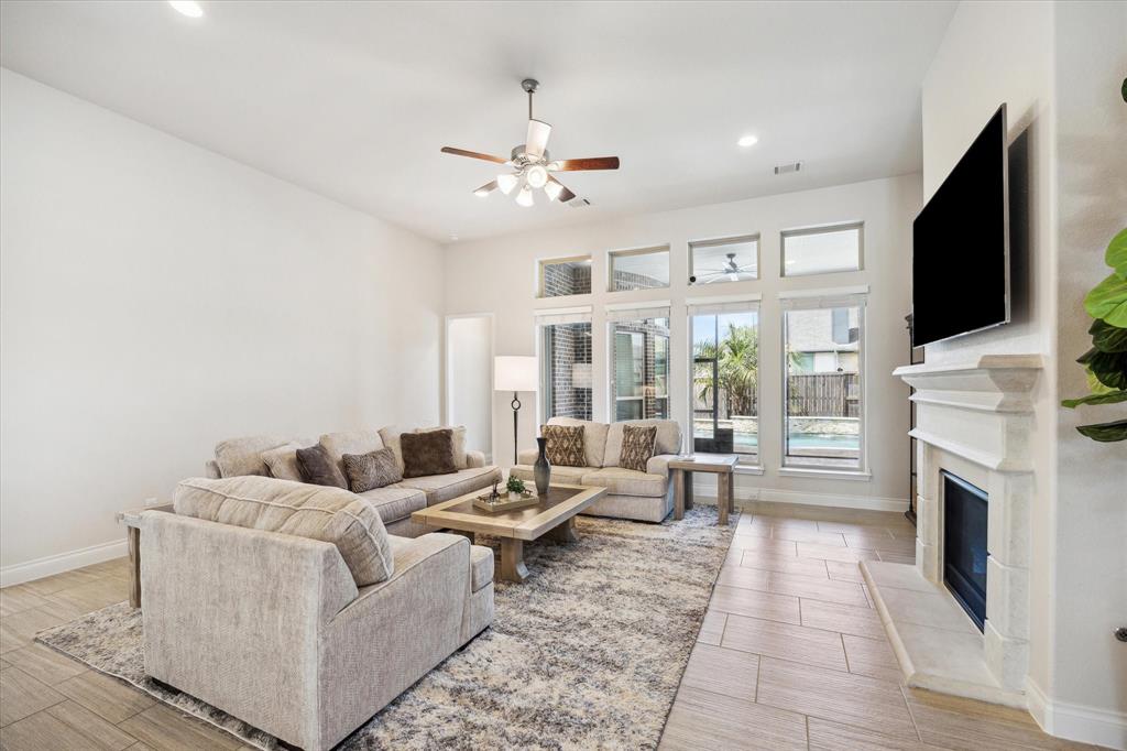 2314 Umber Oaks Lane, Brookshire, Texas image 9