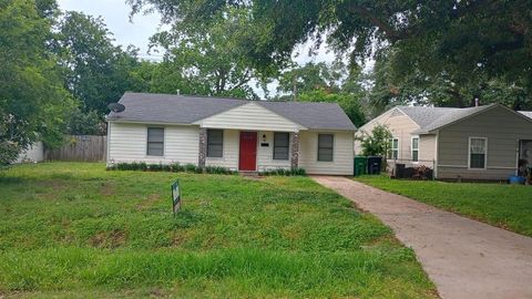 Photo of 4754 Alvin Street, Houston, TX 77033 (MLS # 41964761) Photo of 4754 Alvin Street, Houston, TX 77033 (MLS # 41964761)