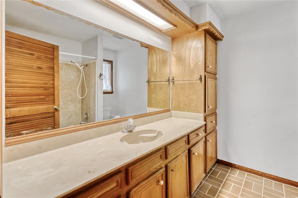 2187 Twin Lakes Boulevard, West Columbia, Texas image 16