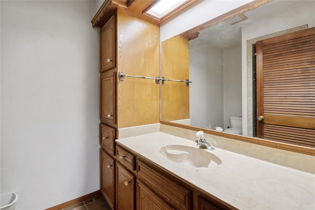 2187 Twin Lakes Boulevard, West Columbia, Texas image 18