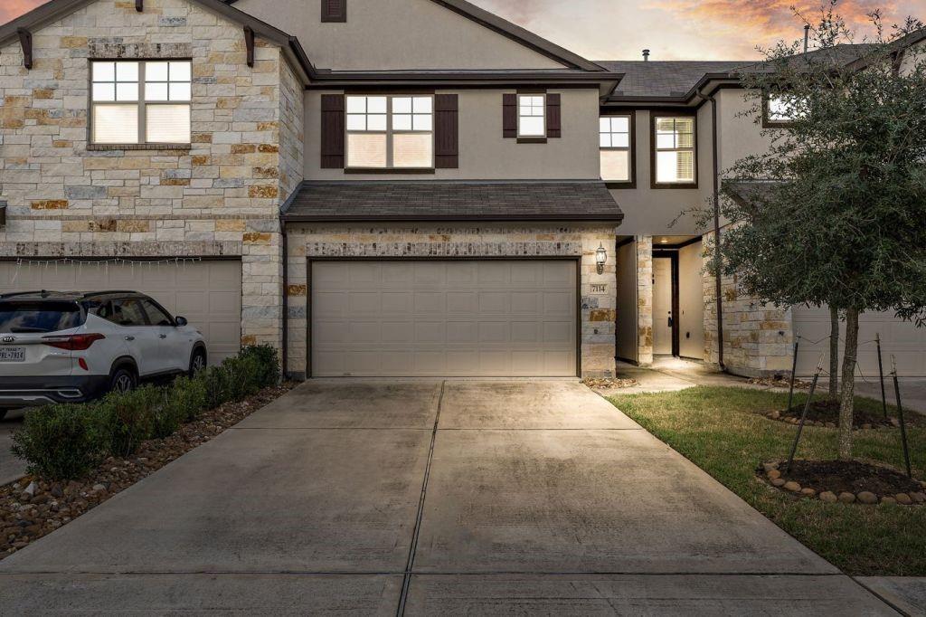 7114 Fannin Street, Pearland, Texas image 1