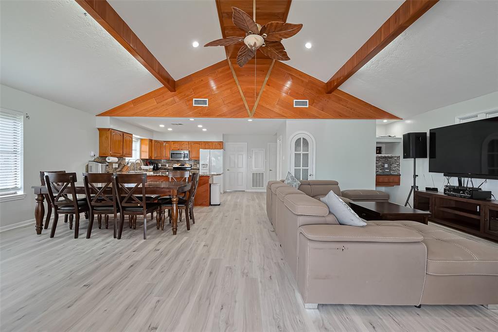 210 Sampan Drive