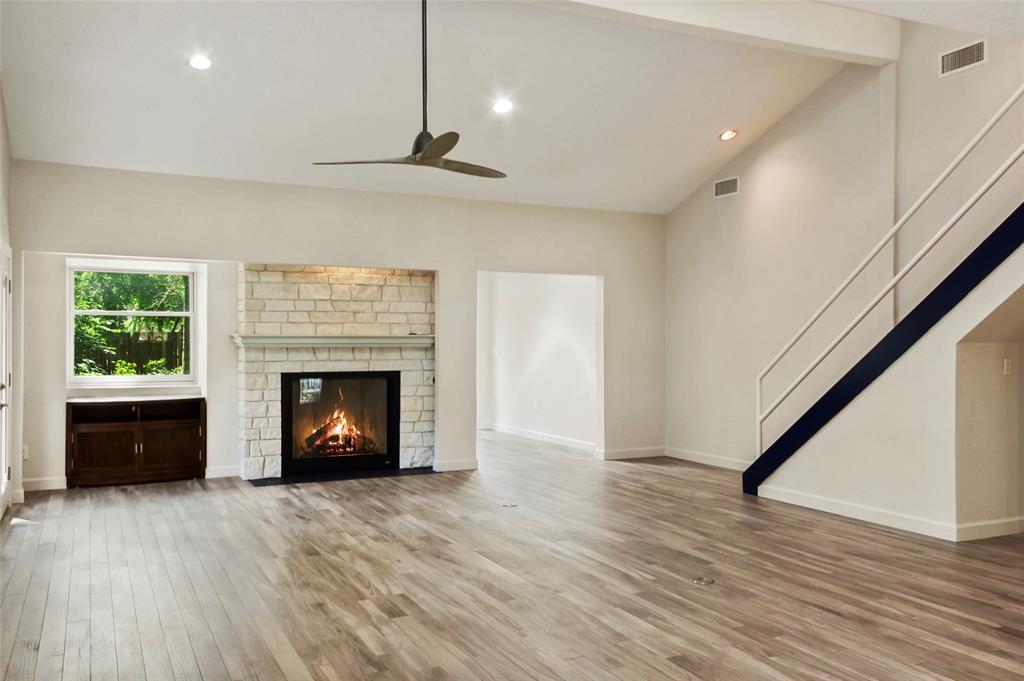 1216 Pin Oak Drive, Dickinson, Texas image 4
