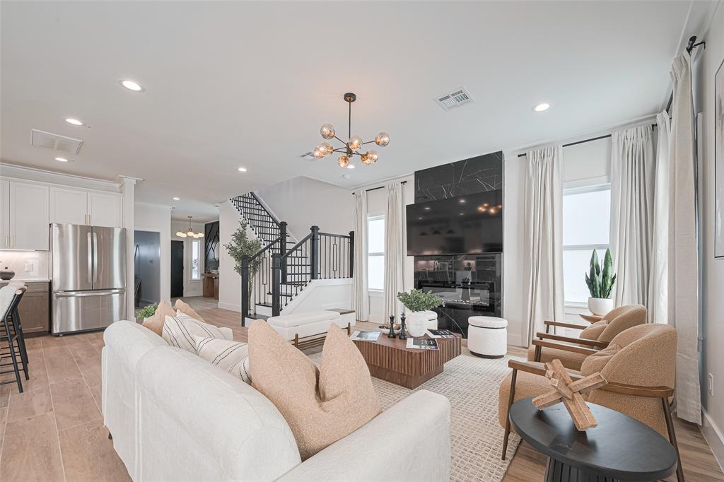 1006 New Jordan Lane